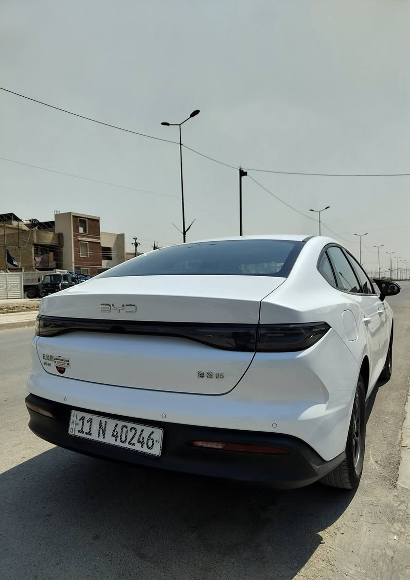 سلام عليكم 
بي واي دي سيل فايف مكفوله كفاله عامه عده رصعه اقل الاصبع بالصندوق السياره جديده 
ماشيه 18 الف الكلي 
مواصفات معروفه 
كشنات جلد 
داخل ابيض
4 وضعيات قياده 
مانع انزلاق
كير كرستال 
لايت led
تبريد قطعتين 
وضايفلها سوادات 
اوتو هولد 
مثبت سرعه 
تحكم كامل بالشاشه ومنزل جميع البرامج 
المكان/بغداد السيديه 
السعر/20300 
***********
