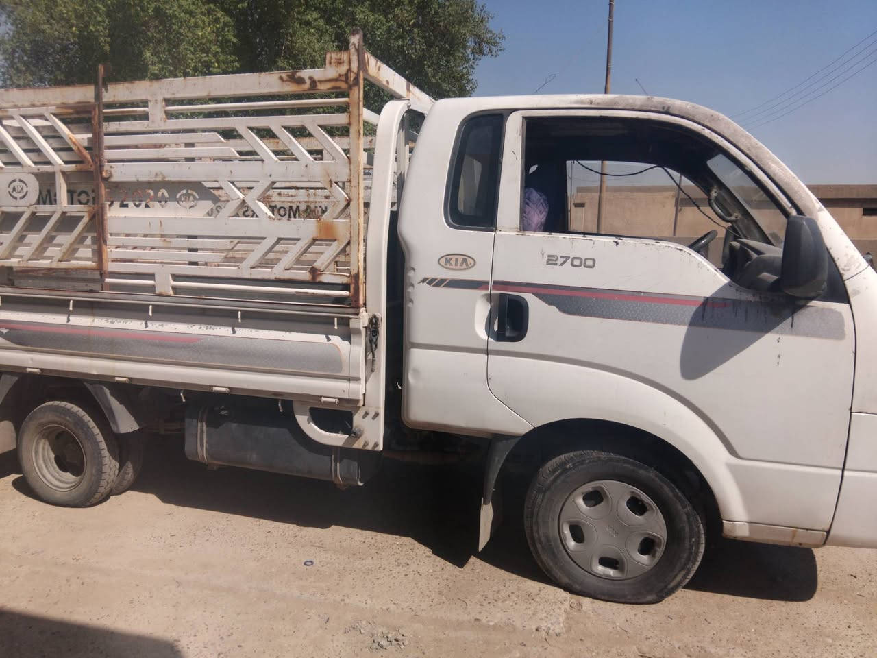 كيا للبيع موديل ١٣ سعر ٨٥ وبيه مجال بيه حرك بل الغرفه هاتف *********** بغداد
