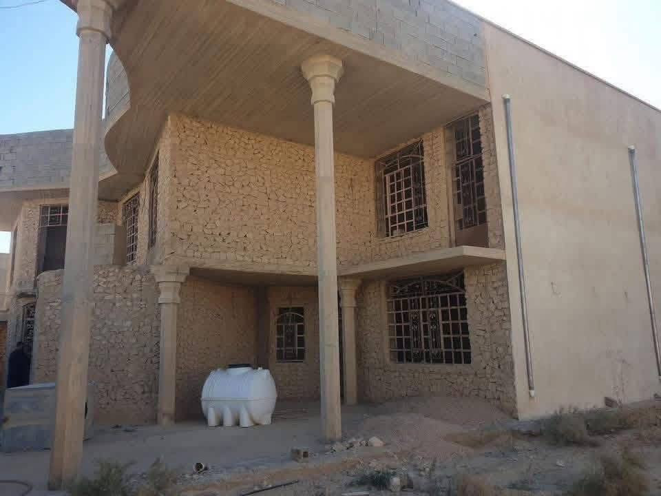 هيكل شبه كامل في السبحاني
قرب جامع الخطيب 
المساحة 600 متر ع الشارع الرئيسي 
400 بناء و200 قطعة 
طابقين 3 غرف فوك مع سويت 
 غرفة جوة مع ديوان كبير وهول ومطبخ حار بارد
مع صحيات 
للاستفسار مراسلة الصفحة او الاتصال 
***********
