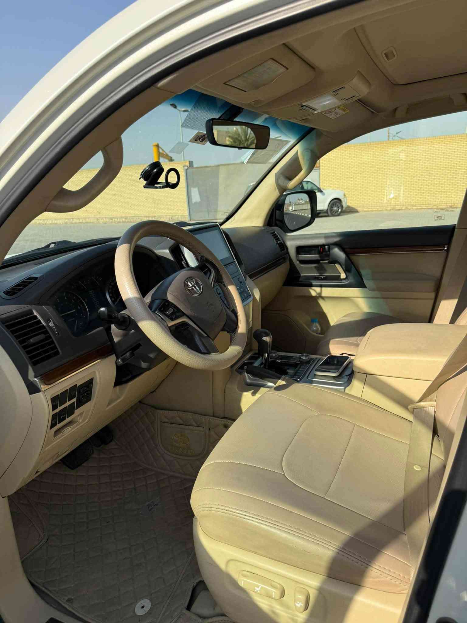 لاندكروز GXR
مديل 2017 
ماشيه 185 الف
صبغ بنيد وباب الخلفي ويوجد مكانات بارد
السعر 350$
للستفسار ***********
بيع فقط
مكان السياره البصره

