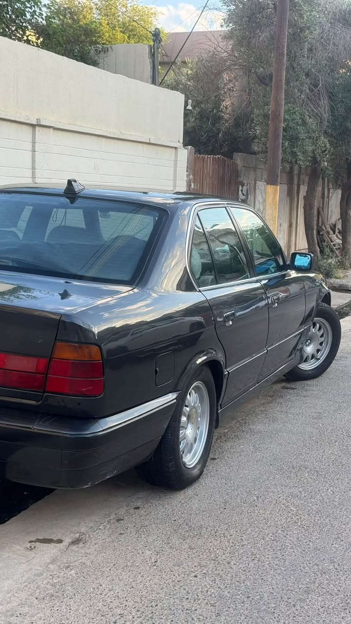 BMW525i اصل بليته
موديل 1991 كير محرك شرط اكسل خفيف رون ناصي يعني تنسى شنو رون غرفته حلوه بدون ضربه بدون معجون يعوزها دعاميه امامي وتصليح بسيط بلدعاميه الخلفي  شرط التحويل اني الشرعي سعرها 60 وبيها مجال مكاني موصل حي المثنى 
***********
***********
