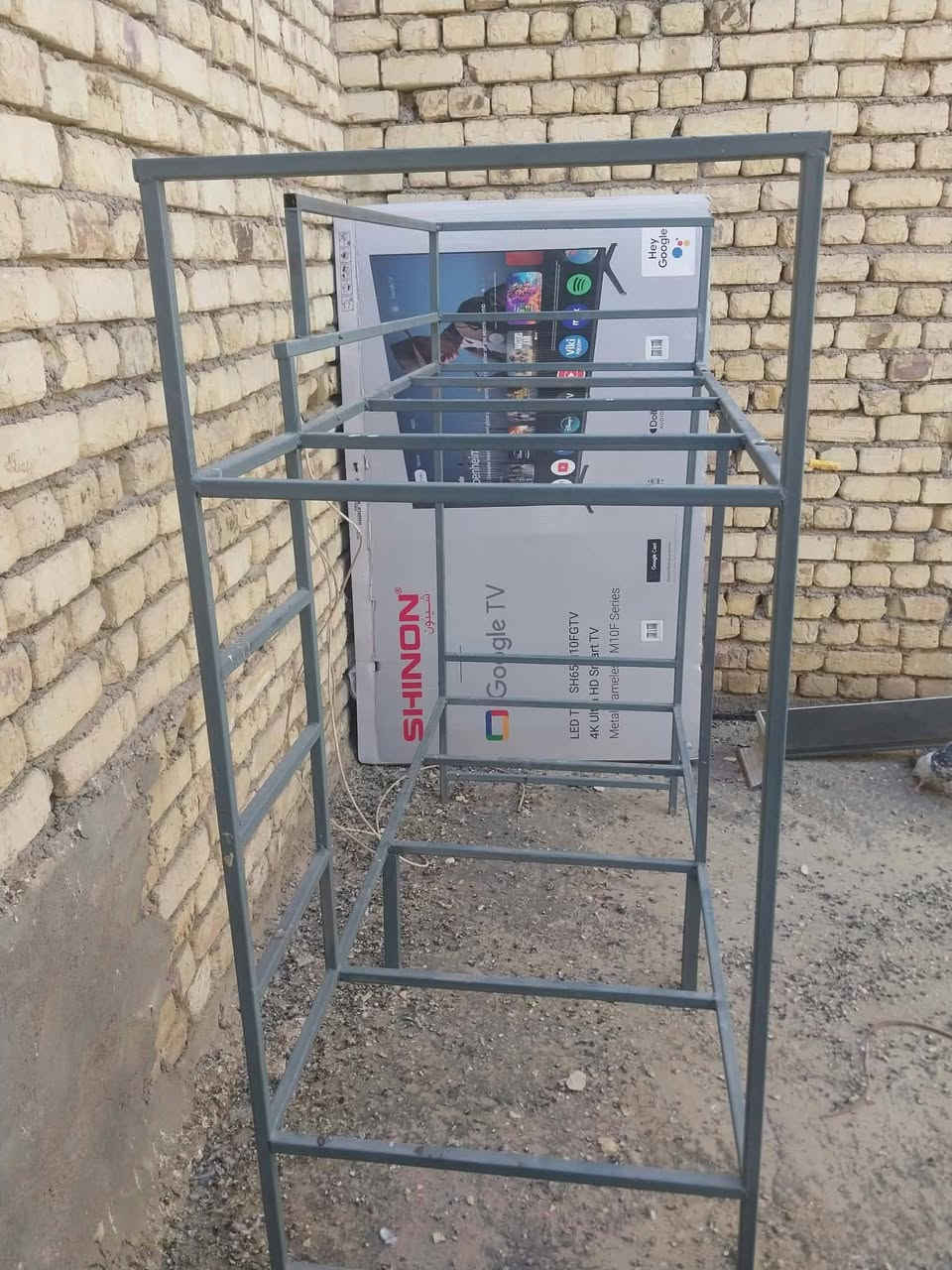 للبيع كلمن وسعره سرير طابقين مستخدم وسنك ابو ميز حديد مستخدم فقط سنك ام دي اف جديد غير مستخدم المستخدمات على ٥٠ وجديد ب٢٠٠ وبي مجال شراي يتصل ***********

