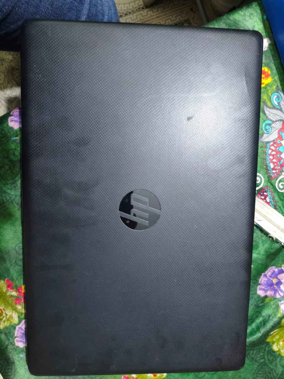 الموديل: HP Laptop 17-by3xxx (شاشة كبيرة مريحة للعين).
المعالج: Intel Core i5-1035G1 (جيل عاشر) يعطي أداء سريع ومستقر.
​الذاكرة العشوائية (RAM): سعة 32 جيجابايت (تطوير خاص)، يفتح عشرات البرامج بنفس الوقت بدون أي تعليق.
​الهارد (التخزين): SSD بسعة 477 جيجابايت (إقلاع سريع جداً للوندوز).
​الشاشة: قياس 17 بوصة (كبيرة وواضحة جداً للأفلام والشغل).
​النظام: Windows 11 Pro أصلي ومفعل.
​🎮 أداء الألعاب والبرامج:
​يشغل لعبة PUBG Mobile على إعدادات Ultra Extreme (كما موضح بالصور).
​مثالي لبرامج البرمجة (Visual Studio Code) والتصفح الثقيل.
​يحتوي على كيبورد كامل (Full Keyboard) مع لوحة أرقام جانبية.
​📝 ملاحظات إضافية
​الجهاز نظيف جداً (مثل ما مبين بالصور).
​البطارية والشاحن الأصلي بحالة ممتازة.
​السعر: [450] (قابل للتفاوض البسيط الموقع: [بغداد ]
📞 للتواصل:[***********]
