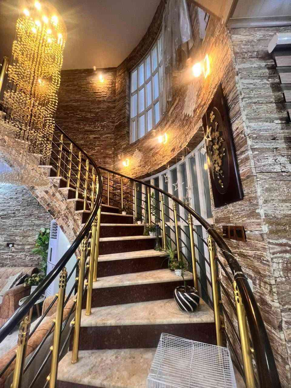 🏠 | #مجمع_سكني للبيع 👉 ❤️🏠

 📐 المساحة الكلية 1350 متر 

🧱 البناء | بناء حديث درجه أولى مجمع سكني يحتوي 3 بيوت وقطعه على شكل حديقة

🏢يتكون المنزل الأول من طابقين يحتوي على 4 غرفة نوم  مطبخ كبير   هول كبير   مجمعات صحيه عدد 3  صالة كراج مناور المساحه 280 متر 

 💒 يتكون المنزل الثاني من طابق واحد يحتوي على غرفتين نوم بنظام السويت صالة كبيرة ومدخل خاص هول كبير مجمع صحيات عدد 2 كراج كبير  مطبخ حار بارد مناور مخزن بيتونة وسطحين  المساحة ٣٢٠ متر  

🏠 يتكون المنزل الثالث من طابق  واحد يحتوي على غرفتين نوم صاله هول مطبخ حار وباردكراج مخزن بيتونه وسطحين مجمع صحيات عدد 2 المساحة ٢٠٠ متر
وقطعة ارض ضمن المجمع مساحتها ٢٠٠ متر مربع على شكل حديقة حاليا 
علما ان المجمع يحتوي على مدخل خاص و شارع فرعي 

🌎 الموقــع | حلّـه #وردية الجزائر قرب سيد موسى 
🔸العقار | طابو زراعي سند ٢٥
للاستفسار اكثر الاتصال على الرقم ***********
