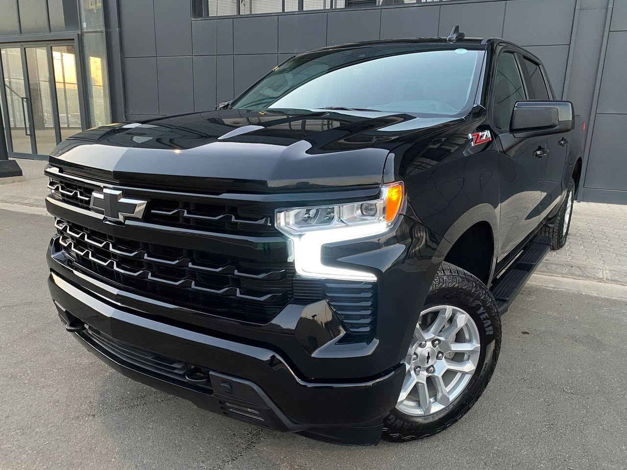 Chevrolet silverado Z71 V8 5.3L ***********
ڕەنگ ڕەش مواسەفات . بەسمە . شەغال . شاشە گەورە و ئەلیکترۆنی . گێر تەخت . کوشن کارەبا . دەبڵ اکسل . کوشن هیتەر . ڕاداری پێش و لاتەنیشت . برێک بەسمە . دەرگا 3 پارچە . خەتی جادە . ئۆتۆ ستۆپ . دەرگا موکەبەرە . 8 پستۆن مەکینە 5.3 مەرخوب . تەنها 4 هەزار ڕۆشتوە . بەس بۆنید بۆیاخە ناوی نەگرتوە 3 مانگ کاتی لەگەڵا . سعری 370$$ 
شوێن سلێمانی السليمانية, العراق
