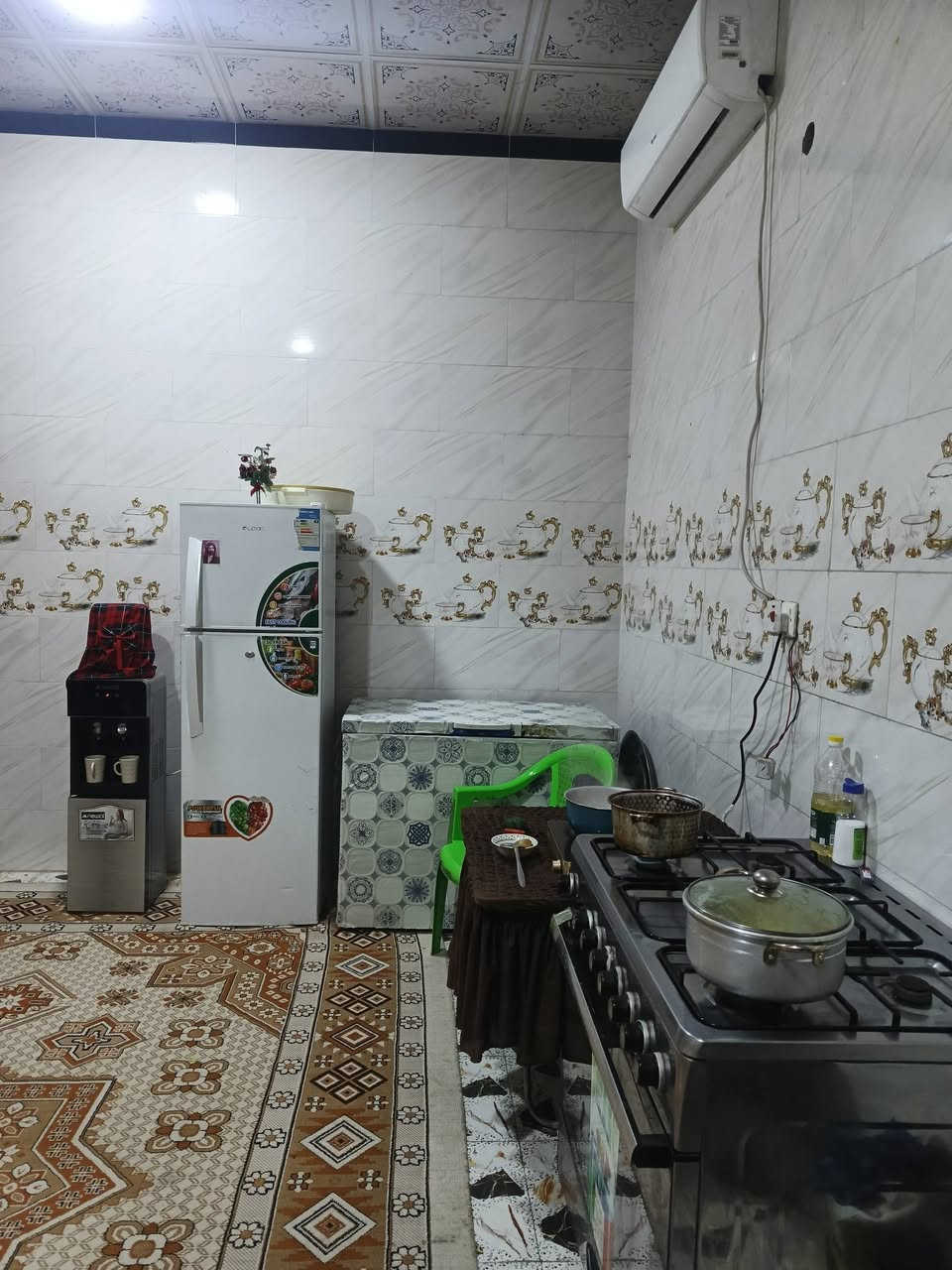 السلام عليكم منزل طابقين المساحه ٢٧٠م يحتوي على مطبخ عدد٢ وصالات عدد٢ وحمامات ٢ جوه و٢ فوك وغرف عدد ٦ البيت بناء جديد وينباع مع الاثاث مطابخ تفصال تركي درجه اولى العنوان بصره شط العرب الكباسي ملاحظه البيت قريب على نهر الكباسي والي الي راح يمر من يمه جسر القياده الجديد السعر ١٥٠مليون وقابل للتفاوض للاستفسار على الرقم *********** وتساب فقط
