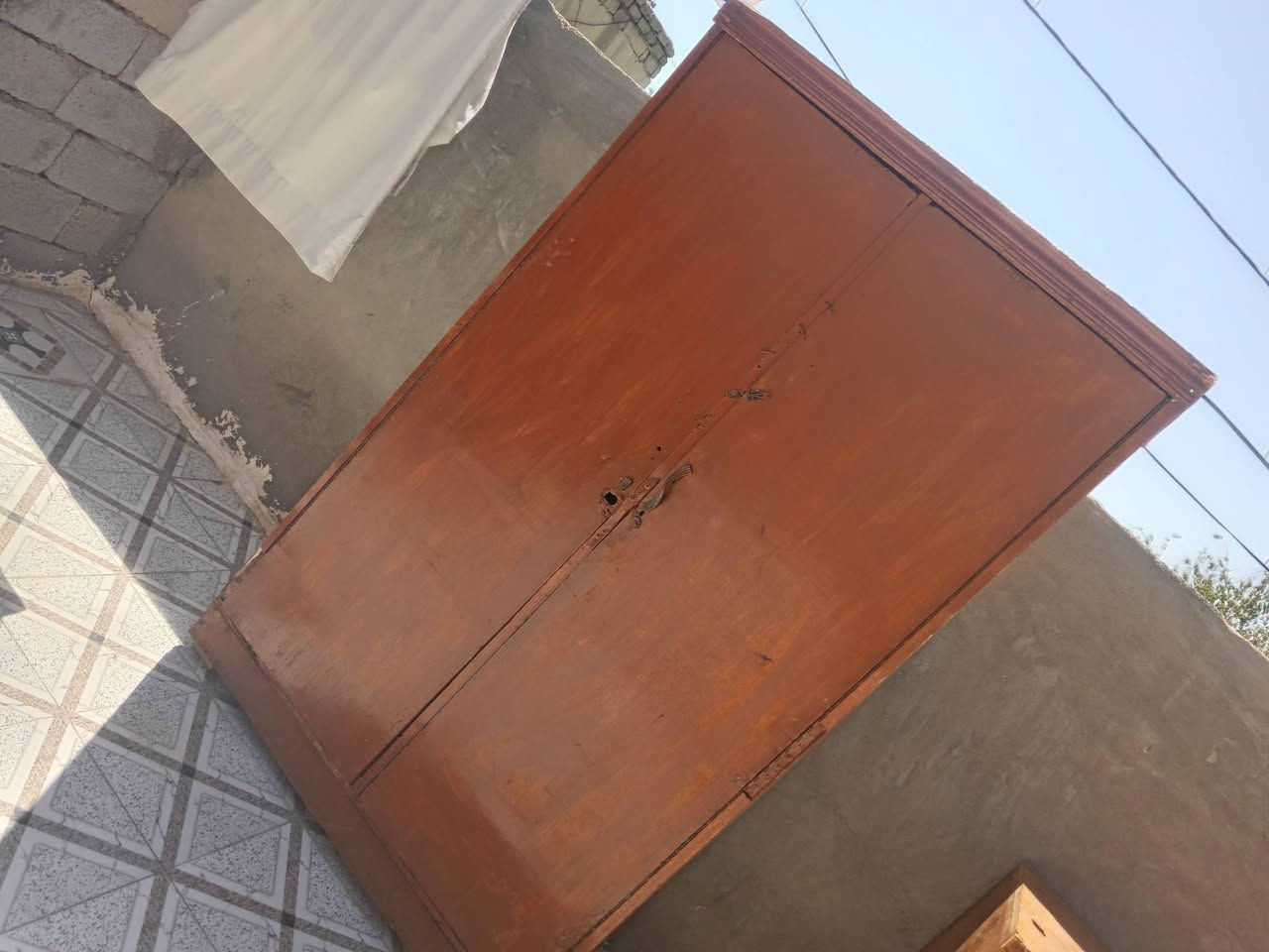 سلام عليكم بوفيه طوله مترين ونص نضيفه فقط عوزه سويجات كنتور خانتين كلش نضيف سعرهن ثنينهن ب 200 وبيهن مجال نضاف فقط عوزهن سويجات مكاني شطره ***********

