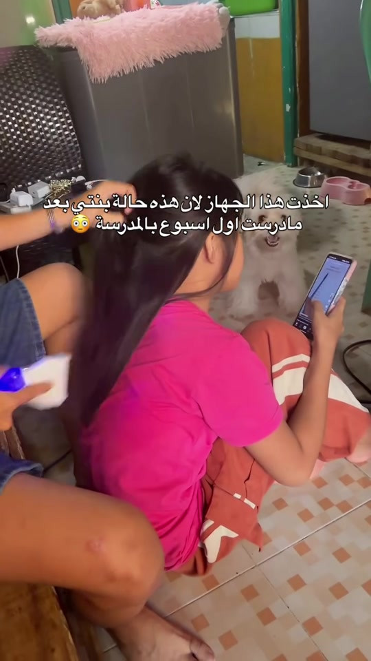 جهاز القمل الكهربائي 

نص مكتوب في الصور:
- اخذت هذا الجهاز لان هذه حالة بنتي بعد ما درست اول اسبوع بالمدرسة 😳