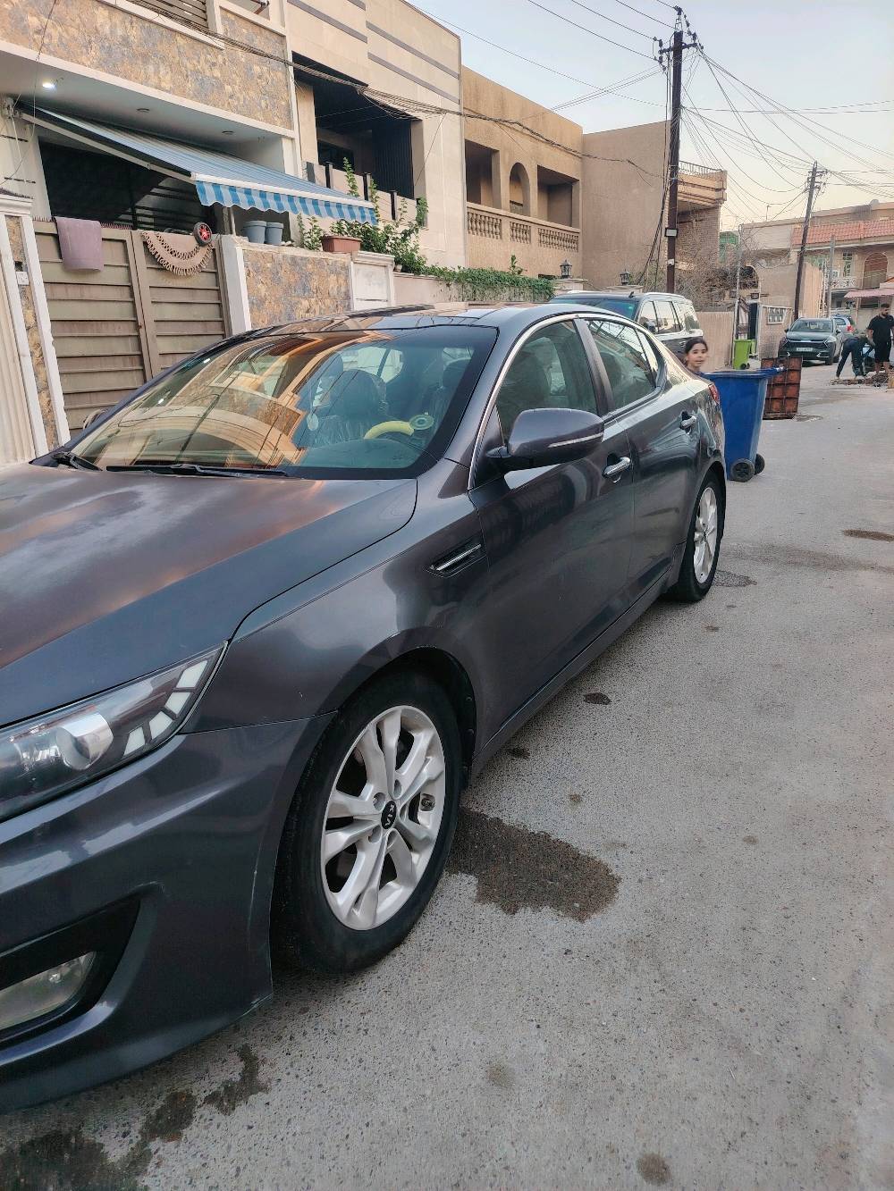 السلام عليكم سيارة اوبتما 2014 امريكي محرك 2400 السيارة فول مواصفات بصمه منظومه زنون جديده السكف بانوراما طكتين تبريد قطعتين كشنات جلد تدفئه وتبريد 3 وضعيات قياده خزن ميموري اشاير بالمري المحرك كام كاسكيت من وره قبغ الراديتر جفتت محرك كامل والحمدالله لاينقص دهن ولا اي شي على شرط التراي من الفاو لدهوك رقم بغداد وبأسمي السيارة السنويه ساقطه صار ١٠ اشهر وعليها غرامات ٦٠٠ الف تتنقص من المبلغ
 عارضها بشده و١٠ وبيها مجال   بيع او مراوس ويه صول ٢٠١٦ او ٢٠١٧
مكان السيارة بغداد *********** بي وتساب