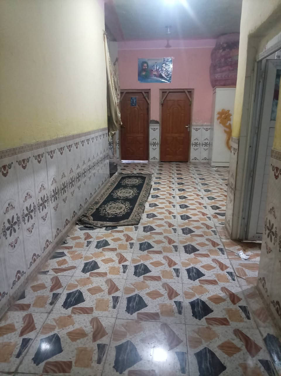 #بيت _جديد_ للبيع
السلام عليكم ويوم جمعة مباركة عليكم أن شاء الله
بيت جديد للبيع
الموقع: شريف الرضي شارع المطار الزراعي مقابل الغسل الأصفر يبعد عن الشارع العام (سوق الشيوخ _ناصريه) 300 متر علماً أن البيت داخل فرع 
المساحه :225 مربع (غرفتين وصاله وأستقبال ومطبخ وديوانيه خارجيه..)
ملاحظة : المنطقة متوفره فيها كافة الخدمات من ماء وكهرباء (الأسلاك بالباب مباشرتاً + مولد للمنطقة)
السعر: 58 بيه مجال بسيط
*********** واتساب.. حياكم الله 🤍
