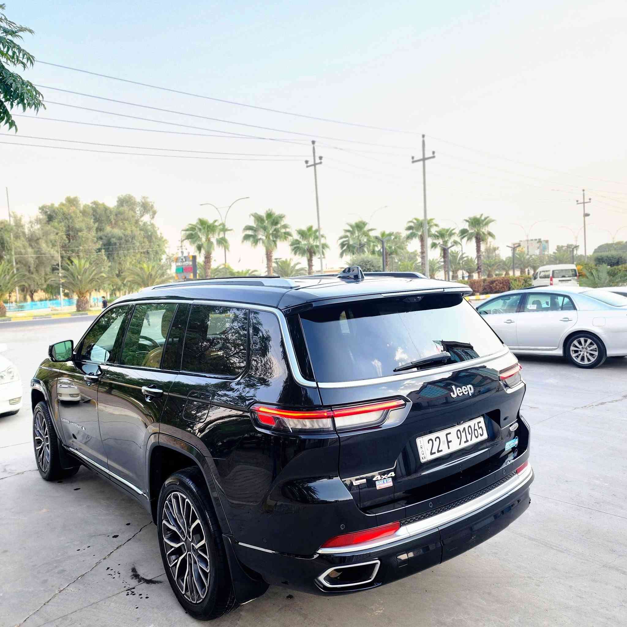 جراند شيروكي V8 • ٢٠٢٢ • بدون صبغ