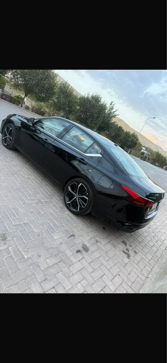 ئالتیما ٢٠٢٥ 
تەنها یەک پارچەی بۆیاخە چاملغی پێشەوەی سەکن

11000KM ڕۆشتوە
سەیارەکە زۆر تازە و جوانە 
چرکەی تیا نیە مواسەفاتی SR  بێ سڵاید 
حسابکە سەیارەکە سفرە 
سەیارەکە ژمارە کاتیە و ٢ مانگ و ١٠ ڕۆژی تیا ماوە 

دەعمە کەی جوانە و ناوی نەگرتوە ئێرباگیش بەس سوکان و شان تەقیوە 

تێل:/*********** السليمانية, العراق
