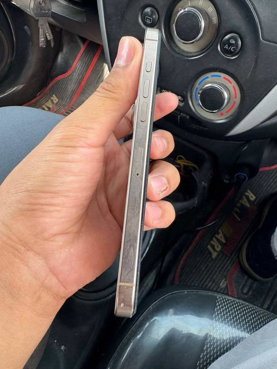 آيفون ١٦ برو ماكس • ٢٥٦ • بطارية ٩٠٪