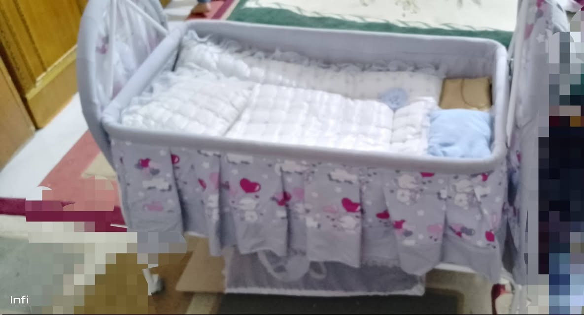 اغراض للبيع ..السرير ٤٠ والعربانة ٤٥ لان نضيفة ونوعية زينة  اسمهة ديلجان للاتصال ***********
