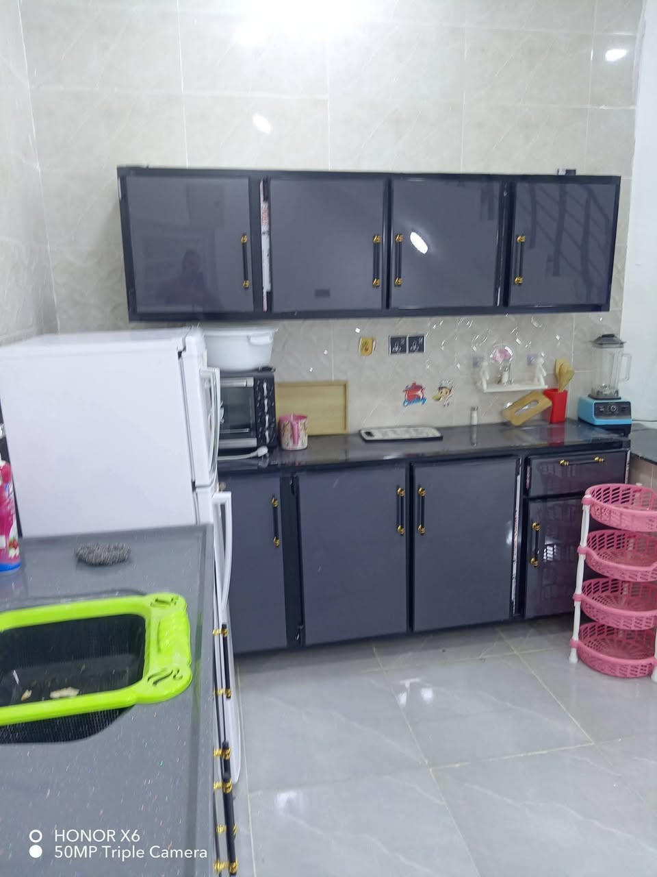 بيت ١٠٠ م ٥×٢٠ 🏠 بناء حديث نضيف للغاية كونكريت مسلح الأرضية بورسيلان 

المشتملات غرفة استقبال غرفة نوم وصالة وحمام ومطبخ ومنور 

العنوان حي النهضة الثالثة قرب مدرسة ضفاف العلم الأهلية 

السعر ٧٨ مليون 

للاستفسار مراجعة مكتب سيد مجيد الداوودي للعقار  ***********

