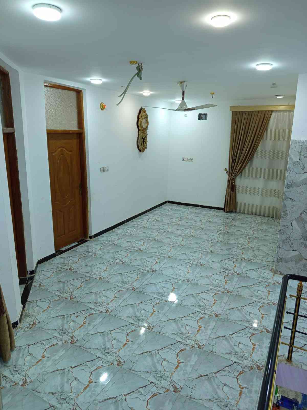 معروض لدينا للبيع

دار سكني 100 م مربعه
10*10 ركن وجهين
طابقين على شارع 30 متر
 الطابق الاول يتكون من استقبال وطارمه وصحيات داخليه وخارجيه وغرفه وصاله 
ومطبخ

 الطابق الثاني يحتوي على غرفتين وصاله كبيره وصحيات داخليه 
بناء 2026 كافة الخدمات متوفره.
السعر المطلوب 160 مع المجال

للتواصل *********** او زيارة المكتب في الصالحية 
لمتابعة بقية العروض ⬇️

https://www.facebook.com/share/g/1H7SN175SY/
