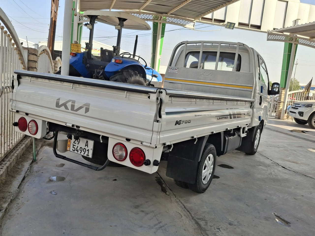 🔥
🚛 كيا 2700 ديزل موديل 2026 🇰🇷
وارد كوريا الأصلية 
✨ كسر زيرو – ممشى 8000
💎 مواصفات عملية وتجهيزات مميزة: ✅ محرك ديزل اقتصادي وقوي
✅ غيار عادي 5 سرعات
✅ شاشة كبيرة تعمل باللمس
✅ بلوتوث وربط الهاتف
✅ كاميرا خلفية
✅ تحكم كامل بالمقود مع الرد على المكالمات
✅ شاشة معلومات رقمية بين العدادات
✅ مرايا كهربائية مع طي كهربائي وتدفئة
✅ مكيف حامي / بارد
✅ شبابيك كهربائية
✅ قفل مركزي
✅ كشافات ضباب
✅ غمازات على المرايا
✅ مساحة تخزين خلف المقاعد
✅ مسند وسطي يتحول إلى مقعد ثالث
🚗 سيارة جاهزة للعمل فورًا...
📍 العنوان: واسط الزبيديه 
🏢 معرض المختار للتجاره السيارات 
📞 للتواصل: ***********
🚨 لا تضيع الفرصة!
💬 السعر 179وبيها مجال قليل 
#كيا2700 #كيا_ديزل #كيا2026 #وارد_كوريا #كسر_زيرو #سيارات_للبيع #حمص #سوريا #مكتب_الميلاد_لتجارة_السيارات #ديزل #ادخال_جديد
