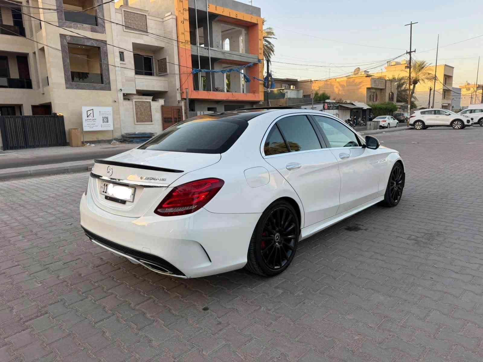 السلام عليكم للبيع او مراوس مرسيدس c 300 حادث جاملغ وبنيد ومبدل نفس الون بدون صبغ رقم بغداد بسمي السيارة فول مواصفات وجاهزة ما بيها نقص تخم تاير جديد السعر 180 وبيها مجال حك الجية 
الشراي يتصل *********** مكاني بغداد الكاظمية
