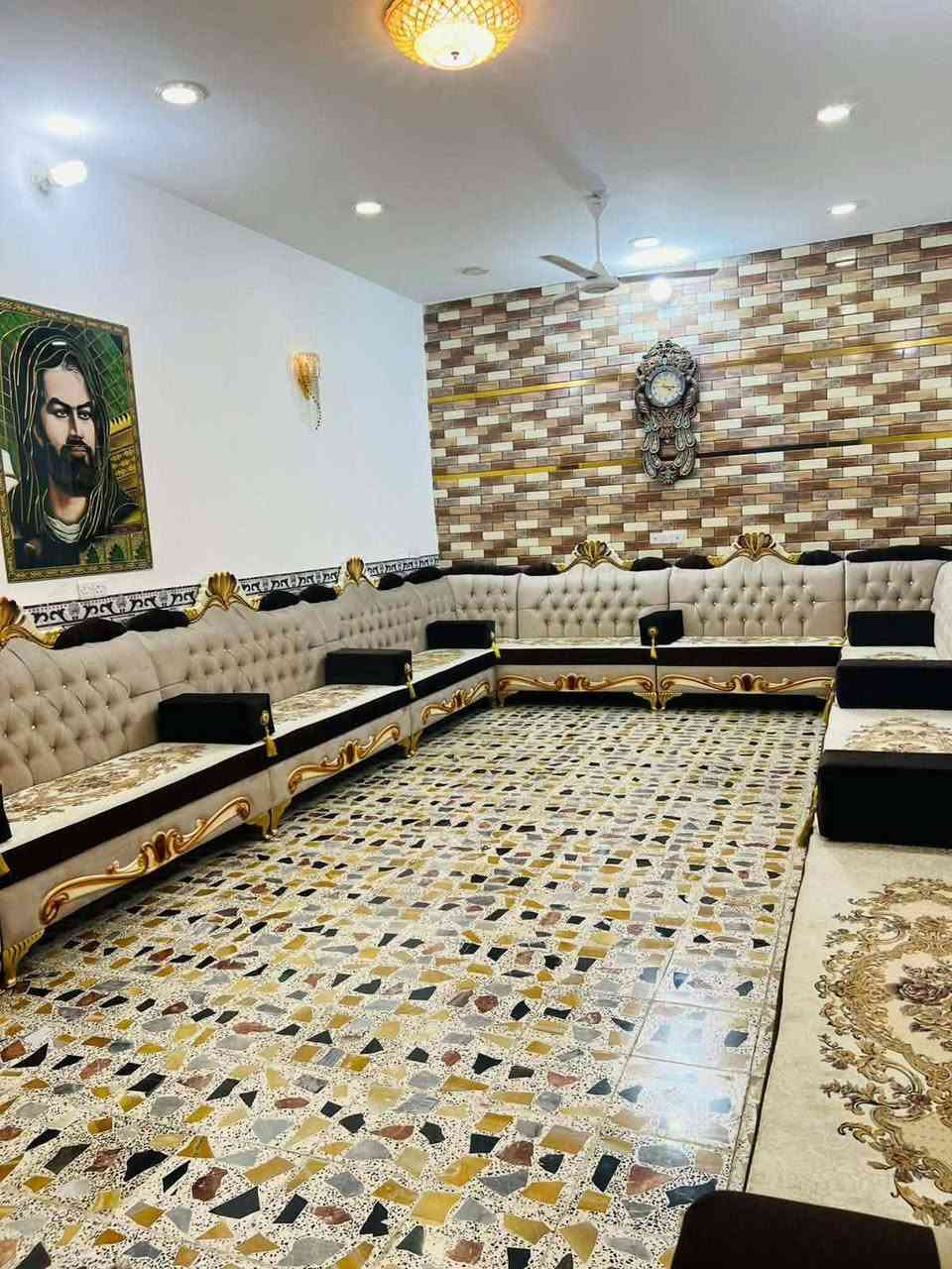 السلام عليكم بيت للبيع مساحه ربع دونم زراعي جاهز من كلشي طابقين الطابق الاول يحتوي على استقبال مع كلدور مع هول مع صالة مع غرفة مع حمام مع مطبخين داخلي وخارجي مع الصحيات الداخلية والخارجية والطابق الثاني يحتوي على غرفتين نوم مع صالة كبيره الخدمات خط مولد مع المجاري خارجية مع نت مجاني مفتوح للاستفسار الاتصال على الرقم *********** ابو طيبه
