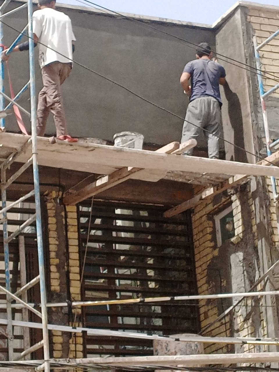 السلام عليكم مبيضجي ولباخ درجة اولى شغلي داخل بغداد فقط كادر كامل علة المتر قطعي متواجد واتساب ***********
