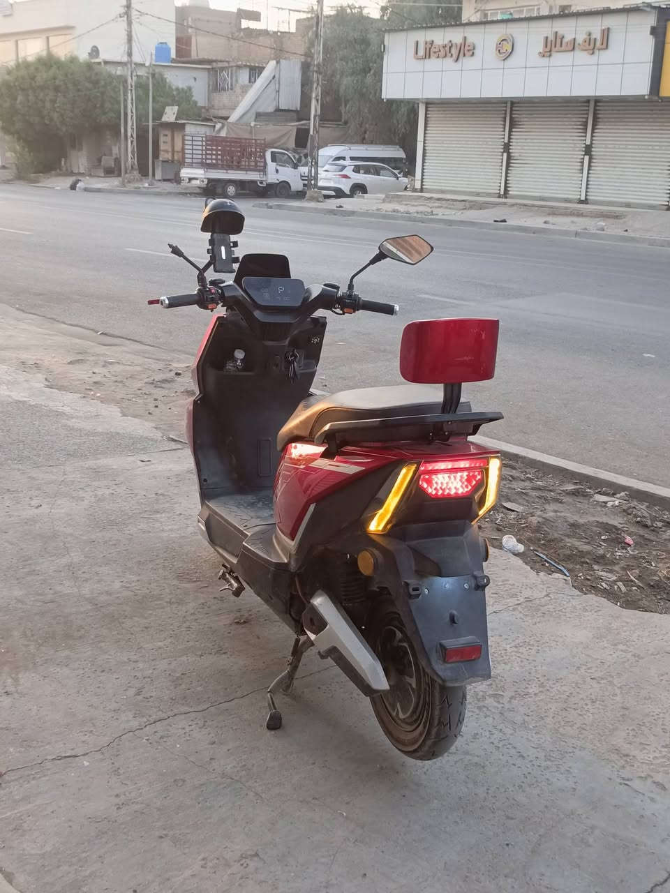‏السلام عليكم 🛑
‏🛵دراجه شحن سكنس نثيه
‏موديل 2025
‏💿تايرات جدد جوبلس
‏⚡ملف 2000 نحاس 
‏🦾سرعه ٩٠كم.س
‏🔋٦بطاريات كبار 
‏🪉جهاز انذار لمنع السرقات
‏دبل سويج وتشغيل بصمه عن بعد ومنضومه زنون عدسه وبيها نظام بك R🛑 وشاشه اعطال 
‏ واحله من الصوره السعر 550 وبيها مجال للطيبين المكان بغداد زعفرانيه
‏للاستفسار ***********
‏
