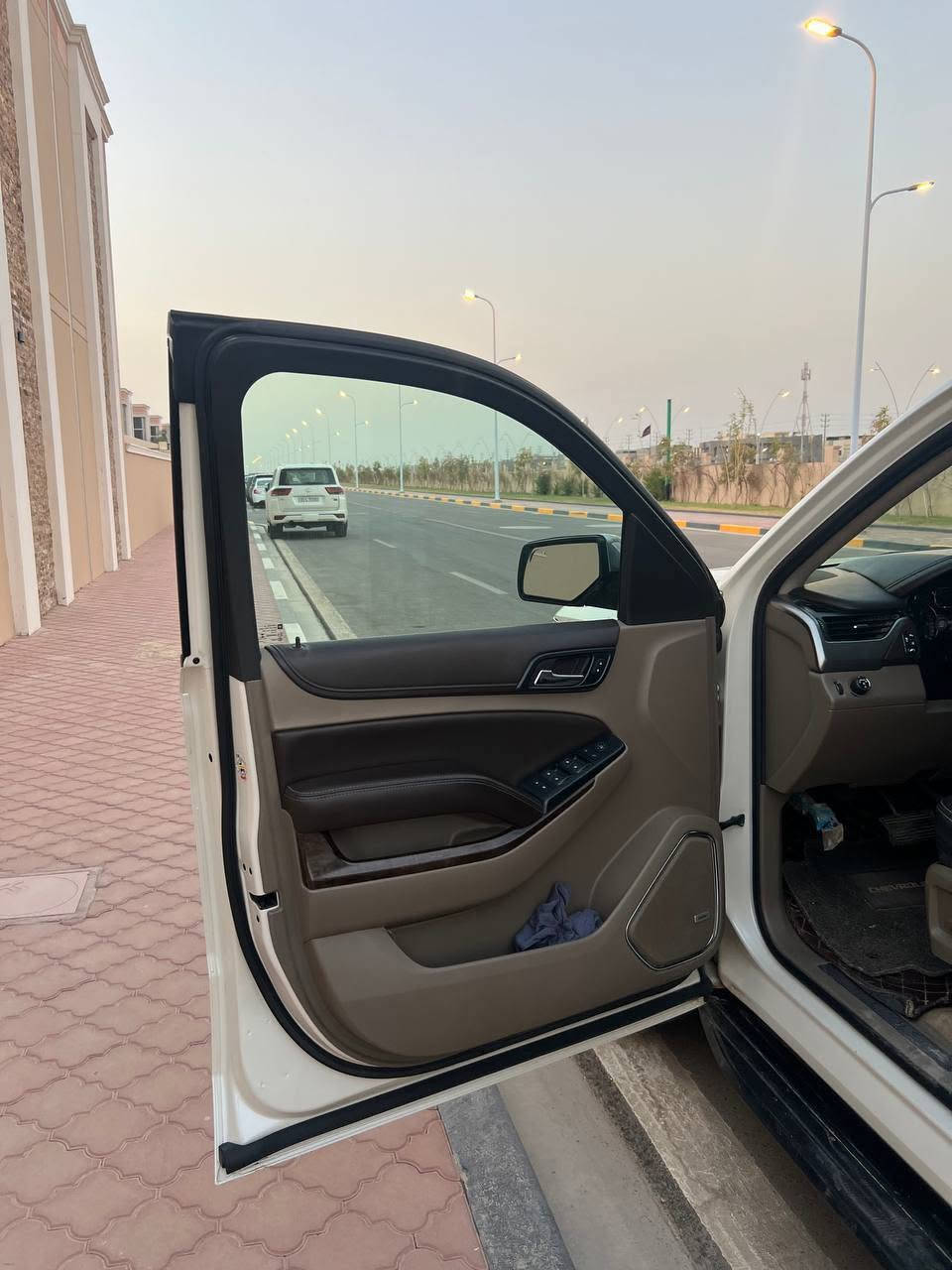 السلام عليكم ورحمة الله 🌹

🚙 تاهو موديل 2015 خليجي LT

✨ المواصفات:
• كشن هزاز
• رادار
• تنبيه خروج عن المسار
• فتحة
• شاشة كبيرة قاصة
• دشبول متصل
• ماشية 160 ألف
• لون صدفي مميز جدًا 🤍
• رقم بصرة

🔧 حالة السيارة:
• السيارة بيها أرباع جاملق، موضح أماكن التصليح بالصور
• جاملق أمامي مصلّح، موضح بالصور
• كير ومحرك كفالة عامة
• من فتح السيارة خير من الله
• بيها ملاحظات قليلة 
مراوس بسياره برادو او تاهو
💰 السعر: 275

📞 للاستفسار:
***********
