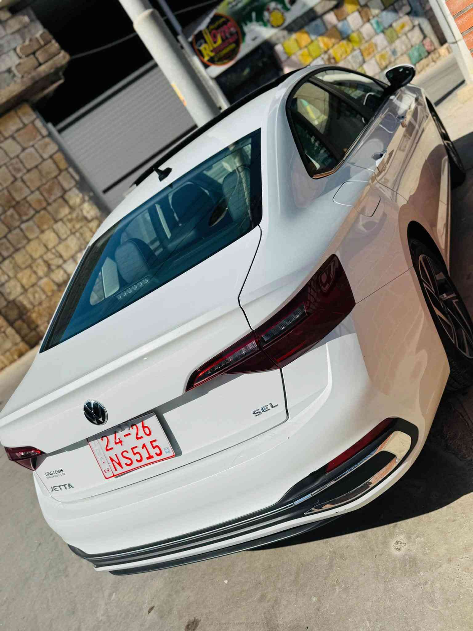 Volkswagen Jetta 2024 Sel premium
11 هەزار مایل ڕۆیوە 
بۆنید و جملغ سایەق بۆیاخە بئ ناو بئ ارباگ 
پێشو پشت بیلادی 
ناو قەیسی 
ژمارە کاتی ٣ مانگی لەگەڵە 
گێڕو مەکینەو کارەبایی بە شەرت 
رقم شاصی 3VWGM7BU3RM076377
گەر مشتەریت نامە بنێرە یان تەلەفون بکە 
***********
***********
