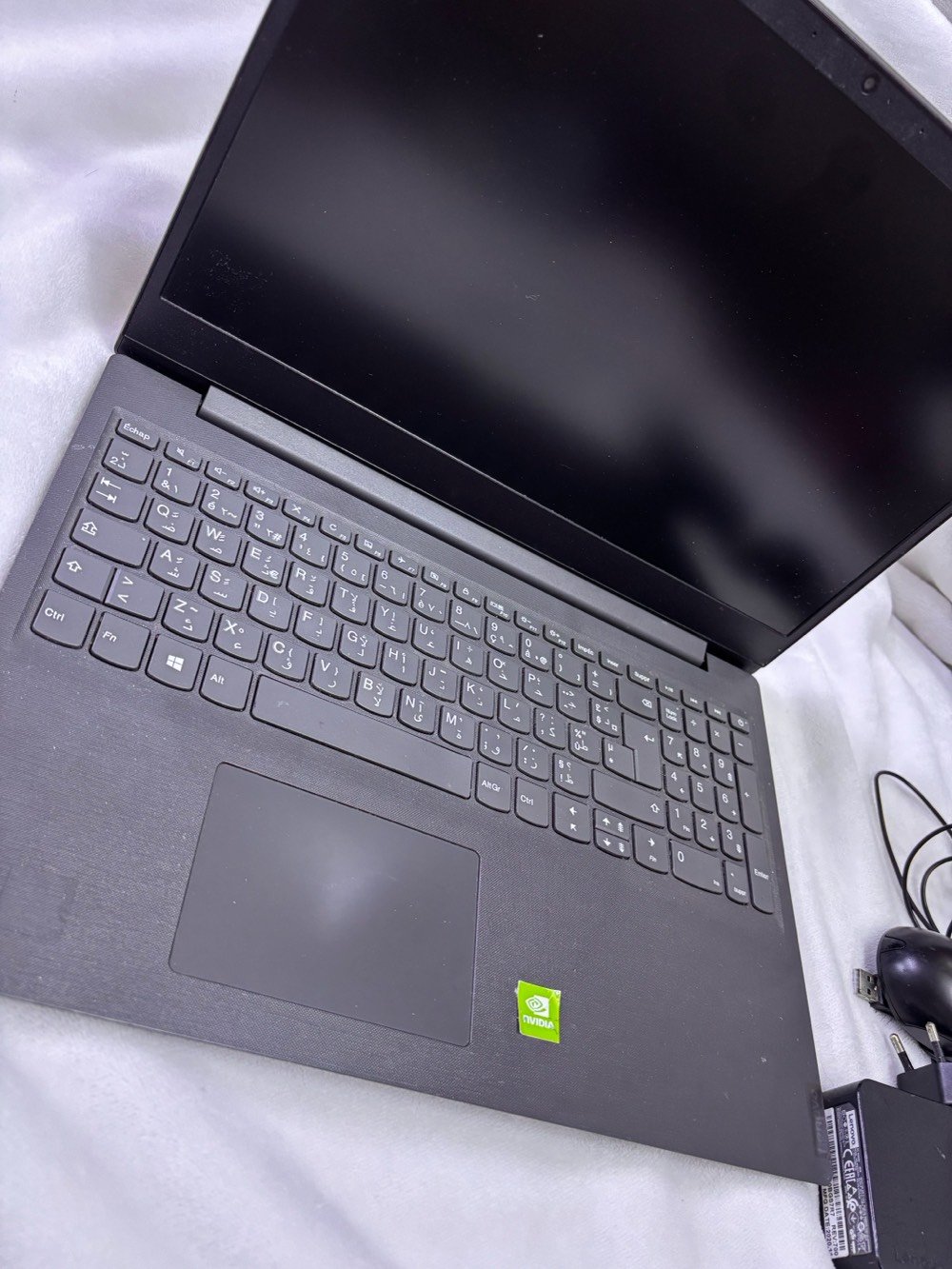 Lenovo IdeaPad 3 15IIL05
الماركة: Lenovo (لينوفو)
 المعالج: Intel Core i5-1035G1 (الجيل العاشر)
 الذاكرة العشوائية (RAM): 8 جيجابايت
 كرت الشاشة المنفصل: NVIDIA GeForce MX330 (بسعة 2 جيجابايت)
 كرت الشاشة المدمج: Intel UHD Graphics
 التخزين (الهارد): HDD سعة 1 ترابايت (من شركة Toshiba)
 نظام التشغيل: Windows 10 Pro أصلية (64-bit)
نظافه 90%
شخوط قليله 
مناسب للدراسه والالعاب والاعمال اليوميه
نظافه90%
مستعمل قليل جدا
سعر ٥٠٠,٠٠٠قابل للتفاوض
مع ملحقاته شاحنه بلاديه 
ماوس