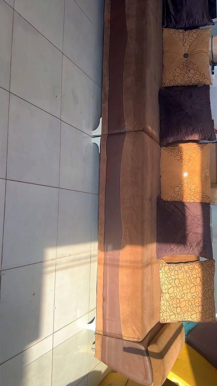 ديوان نضيف بدون عيب عنوان اربيل يوجد توصيل داخل اربيل وموصل ***********
