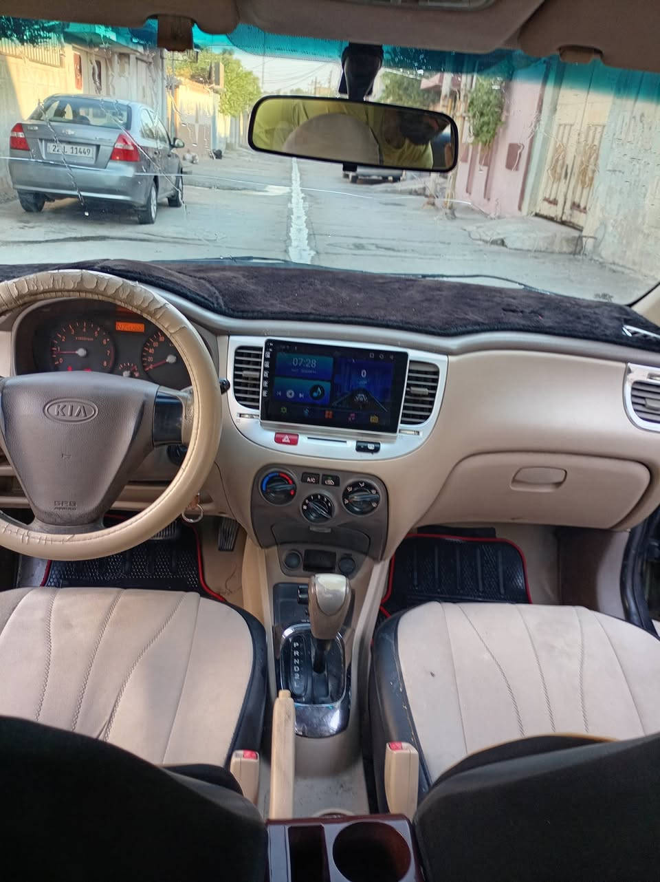 كيا ريو موديل ٩ مكينة جديده تخم تاير جديد سيارة جاهزة تبريد شغال هيئه غرامات صفر شرط التحويل
ضررها تلقيطات تكسي مابيه اي دواخل لاستفسار اتصل لرقم ***********
