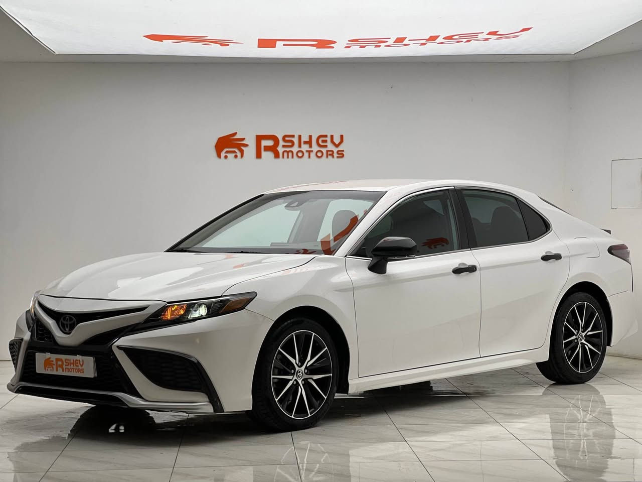 Toyota Camry 2022
تويوتا كامري ٢٠٢٢
 مواصفات SE  

مكينة ٤سلندر حجم٢.٥لتر 
ماشية 109,000 ميل و بحالة ممتازة على وضع الشركة  

السيارة بیها ربع بنید صبغ و تعدیل بالجاملغ بدون دواخل بدون ایرباک کلش حلوة و مرتبة ما بيها مصرف 

السیارة مرقمة رقم دهوک الدولي شرط التحویل
مكفولة من كير و محرك و كهربائيات

و ب سعر (192$) ورقة و بيها مجال

مكان السيارة

دهوك -معرض ارشف R-Shev
رقم51 من معارض التيرمينال 

***********
*********** دهوك, العراق
