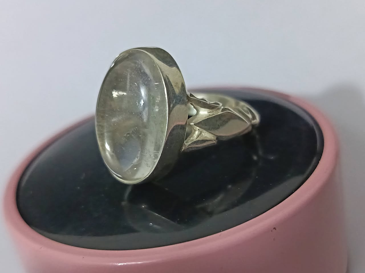 خاتم من حجر الدر النجفي الطول 2سم صياغة ثقيله صب قياس 22 بسعر 60 الف واصل بغداد والمحافظات ***********
