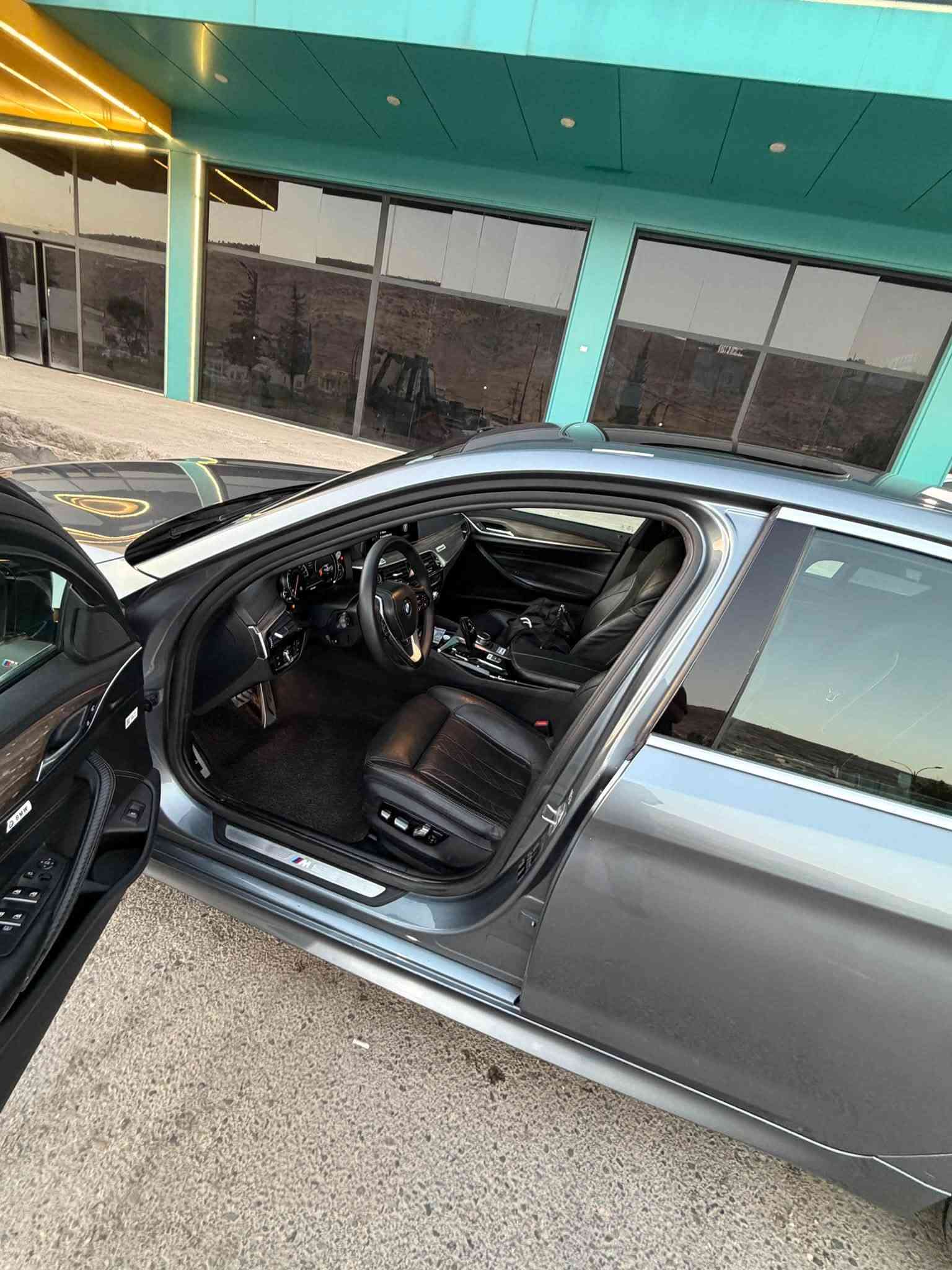 سلام عليكم
لبيع BMW 530 
موديل 2018 
سيارة كلين سيارة VIP
مواصفات فول فول مواصفات mbakej
سيارة كل موصفات 5 كاميرات داتاشو صندوق شفط كشنات حار بار رادار كشنات خزن كشنات 700 سيارة فول كاملة مكملة على 24 حباية سيارة رقم سنوية هزة كلشي كامل سيارة بسمي تحويل ثاني يوم سعر سيارة 250 ورقة بيها مجال لطيبين 
رقم او واتساب ***********
