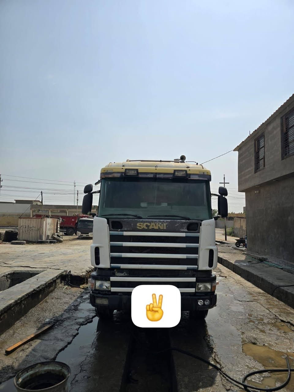 سلام عليكم
سكانيا موديل 2000

محرك 6  انجكتر 

مجموعه 19

كير 3/3

رقم مميز. بس رقمين رقم السياره بصره
السياره باسمي 
سعر 260
مكان السياره البصرة المدينة باهله 
***********
