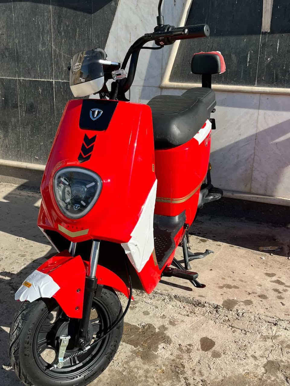 السلام عليكم 
دراجه شحن تسيلا للبيع 
ملف 2000w
6بطاريت 
البطاريات تاخذهن بل كارتون جديد غير مستعمل 
تاير 12نفس مال ماكس 
دراجه نضيفه كلش  
مكاني بابل الحله 
السعر 425وبي مجال
اي استفسار اتصال 

***********
