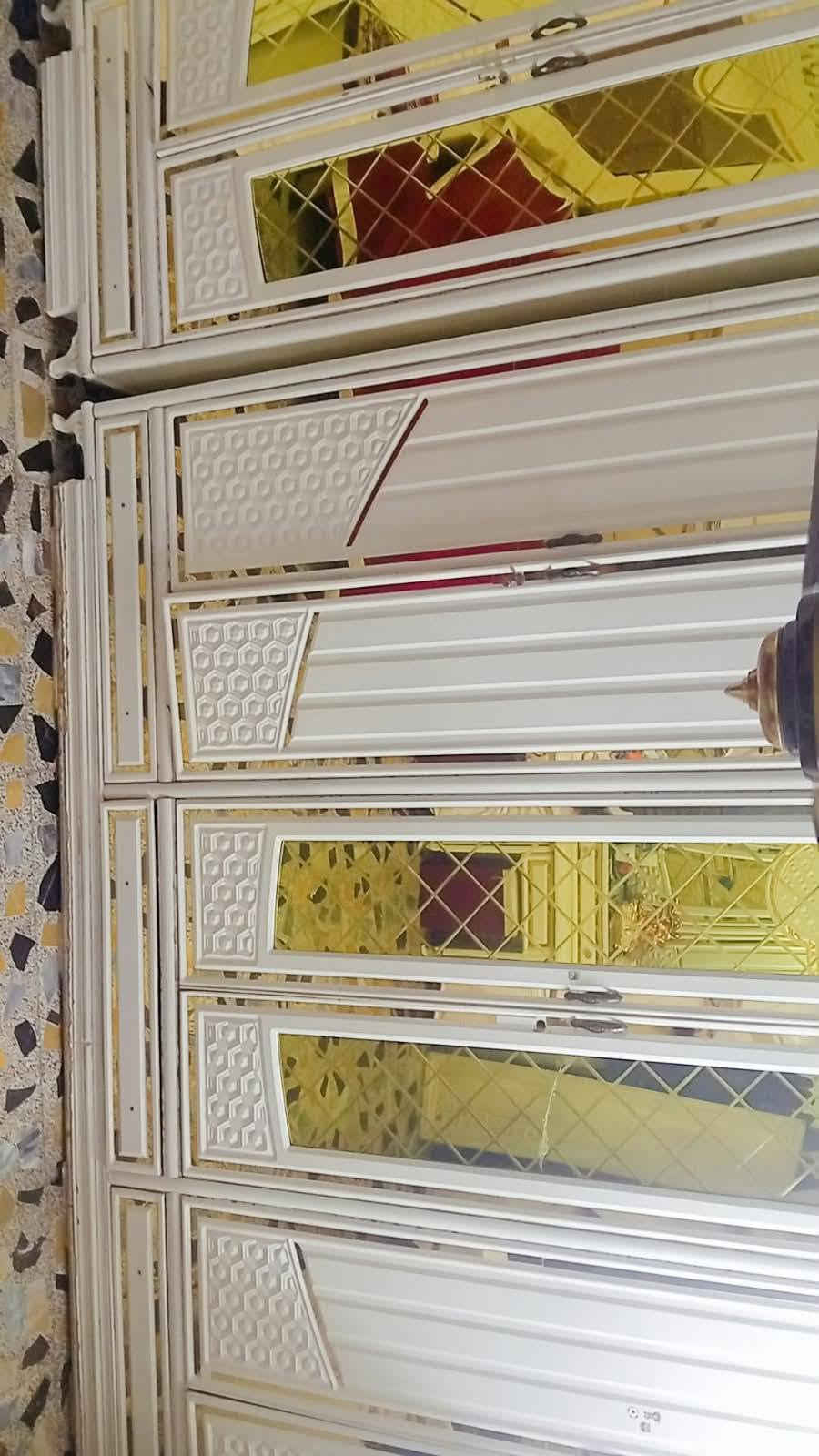 يوجد عندي غرفه مال نوم مستعمله نظافه 80% والاستفسار رقم الهاتف***********

