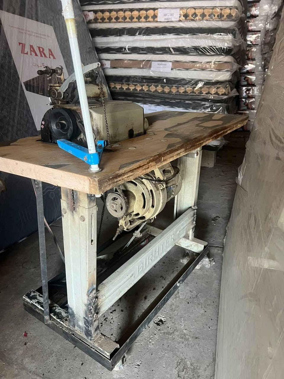مكينه خياطه فرشات كمبار
مابيها عيب شغال 
السعر 275 الف 
وبسها مجال 
للاستفسار ***********
