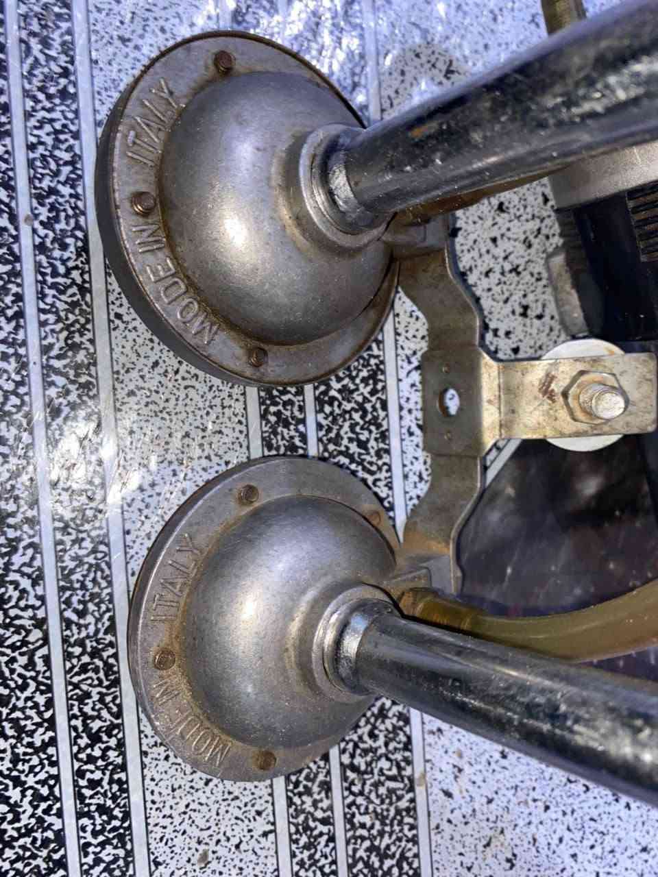 سلام عليكم هورن براد ايطالي اصلي للبيع قيم بما يرضي الله وخذه ***********
