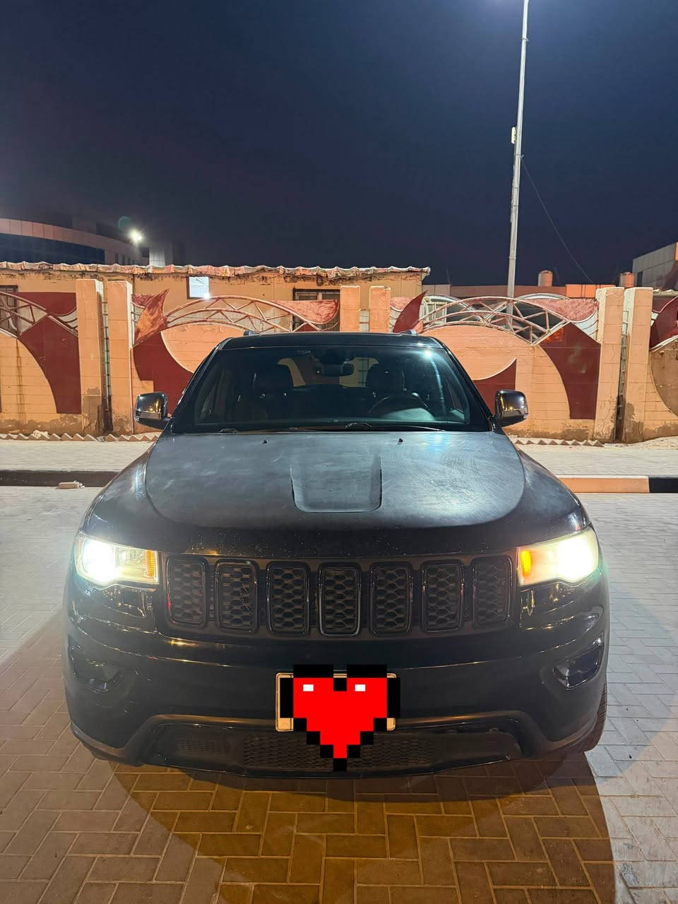 جيب كراند شيروكي
موديل 17 
6 سلندر 3600
ممشى 125 ميل
ضربتها 5 قطع يعني ابيعلك مصبوغة حزام 
شواصي وتكم مكفولات 
مكينة وكير وكهربائيات مكفولات
رقمها بصرة مطلوبة كمرك جانت معلاية 18
 مكانها بصرة المشراك 
السيارة باسمي
السعر 140 ورقة
رقمي :  *********** متوفر واتساب واتصال
