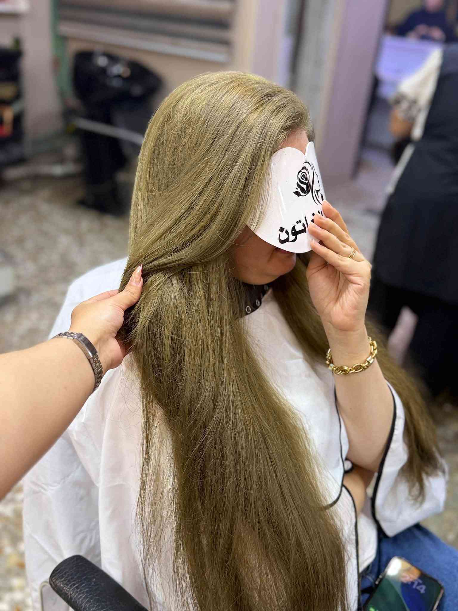 حبايب قلبي مددنالكم العروض 
العنوان الثعالبه الاولى مقابل جامع العطاء
***********

نص مكتوب في الصور:
- صالون الخاتون