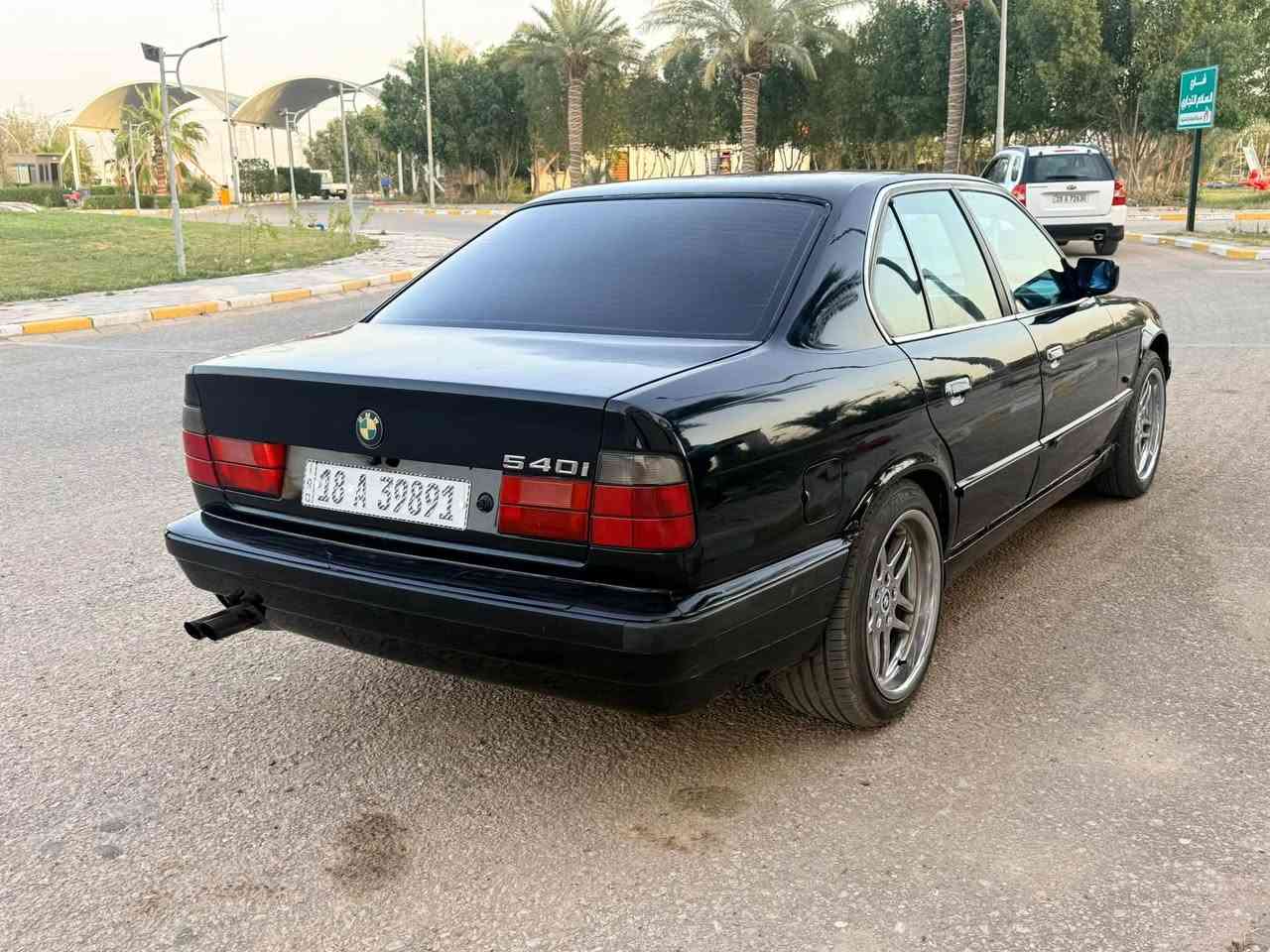 بيم دبليو 1991 535
گير ومكينه كفاله 
صبغ جماليه بدون ضربه 
ويل رياضي وتخم تاير نضيف 
شاشة وكامرة خلفية 
المكان بغداد السعر 44 وبيها مجال 
***********

