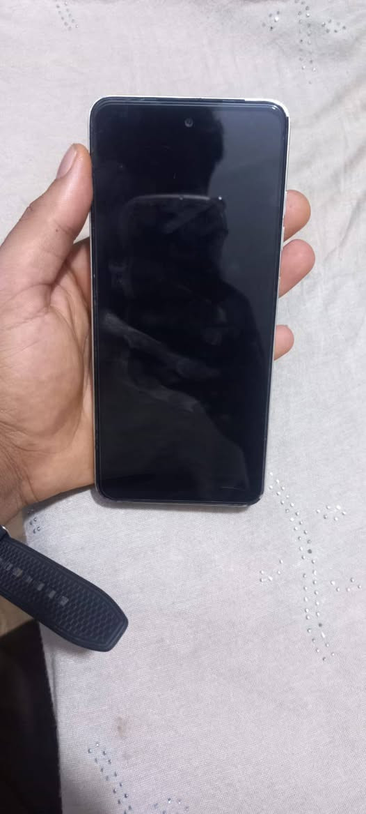 السلام عليكم جهاز TECNO SPARK GO 2024
ذاكرا 64
عشوائية 2+2 قابل للتوسيع 
كامرته كلش حلوه
جهاز شحنه حلو مايصرف 
مابي شي فقط شاشه مبدله وكاله اصليه وبي خدوش بشاصي بسيط 
السعر 85 
العنوان البصره 
رقم تواصل *********** البصرة, العراق
