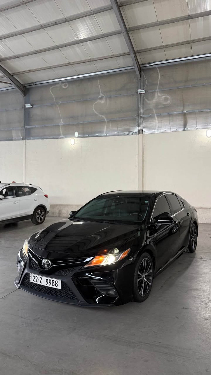 Toyota Camry 2018 
Se 
٢ پارچەو نیوی بۆیاخە جەمپەکی خەفیفی پێشەوەو دواوەی هەیە 
نمونە لە جوانی رەقەموو سەنەوی نویە هەموو گیانی بەشەرتە
*********** سوران, أربيل
