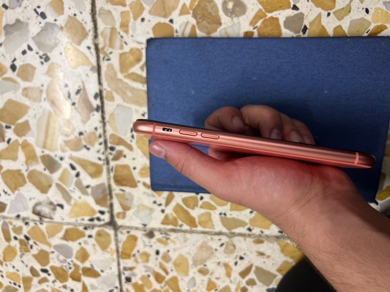 آيفون XR • ٦٤ • فيس ايدى معطل