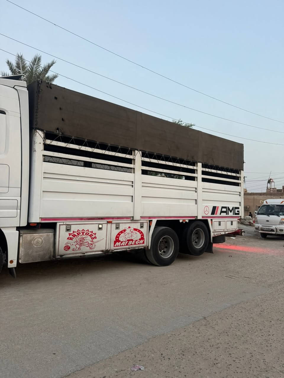 للبيع • شاحنة