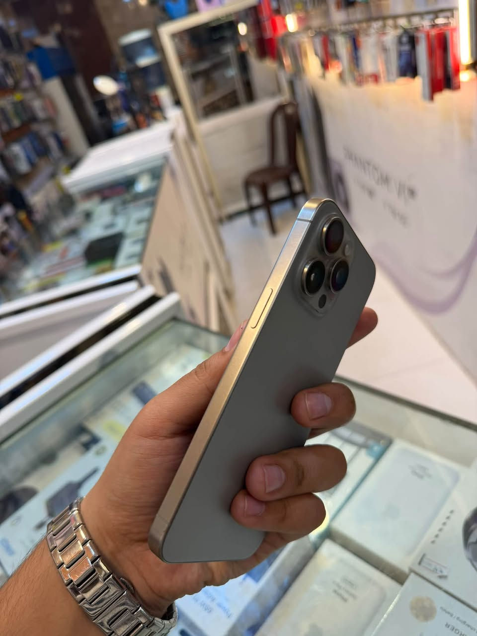 ايفون 15 برو ماكس • ٢٥٦ • بطارية ٩٤٪