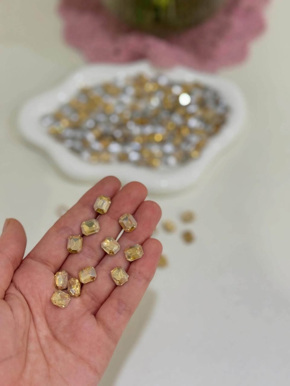 السلام عليكم خياطة خلف سوق رضا بلفرع مال أسواق رزاق هذا نموذج من خياطي

نص مكتوب في الصور:
- خياطة رونق
- ***********
- خياطه رونق