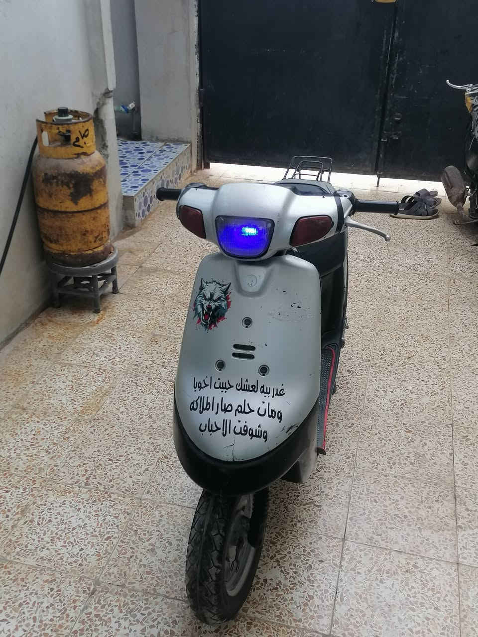 سلام عليكم ماطور بوتين المرغوب دبل سكليتر للبيع معمر مرا وحده شاصي بشرط وايرمنيه كلها شغاله سلف شغال يعوزو كتوت سماعات جدد عل سويج دبلات شغاله تواير ويال جدد كابريتر جديده للتواصل ***********مكاني موصل حي التعليم يم مول الهيكل 
السعر 225
وبي مجال حك الجيه
