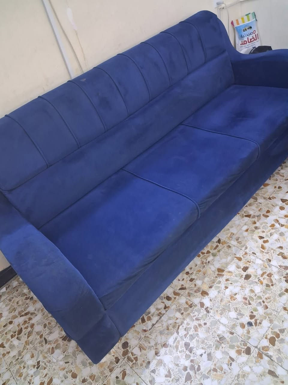 السلام عليكم تخم ١٠ مقاعد نضيف حيل مع لوحات هديه سعر ٢٥٠ فقط  للتواصل ع رقم ***********
