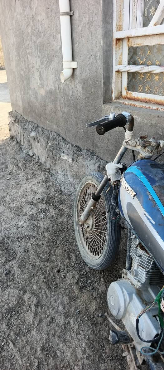 دراجه ايراني موديل 22 محرك نضيف تخم تاير جيس دراجه خير من الله بيع مستعجل 225 وبيها مجال المكان الخضر السماوه ***********
